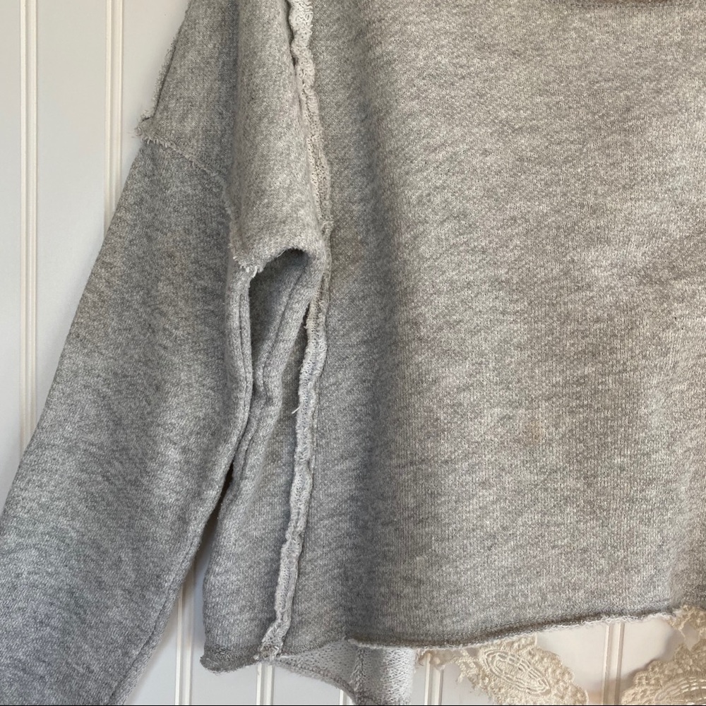 Free People cropped grey sweatshirt SIZE XS decorative open lacy back - Picture 4 of 8